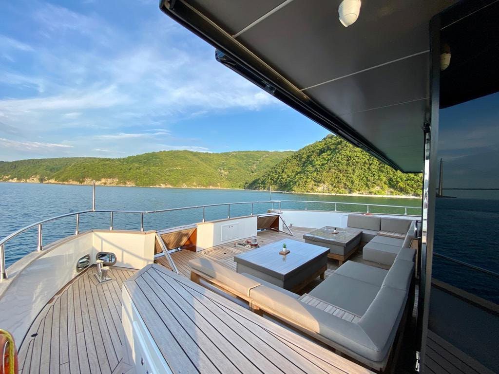 Foredeck lounge
